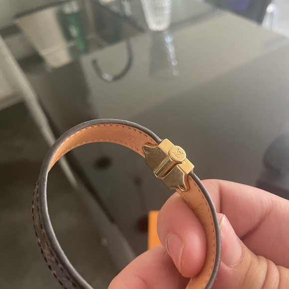 Louis Vuitton monogram bracelet 19 - Picture 3 of 4